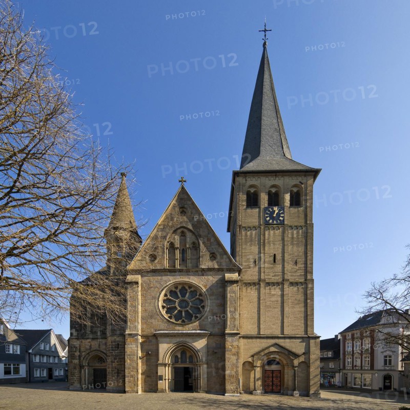St. Lambertus Church on the church square, Historic Upper Town, Old Town, Mettmann, Bergisches Land, North Rhine-Westphalia, Germany, Europe