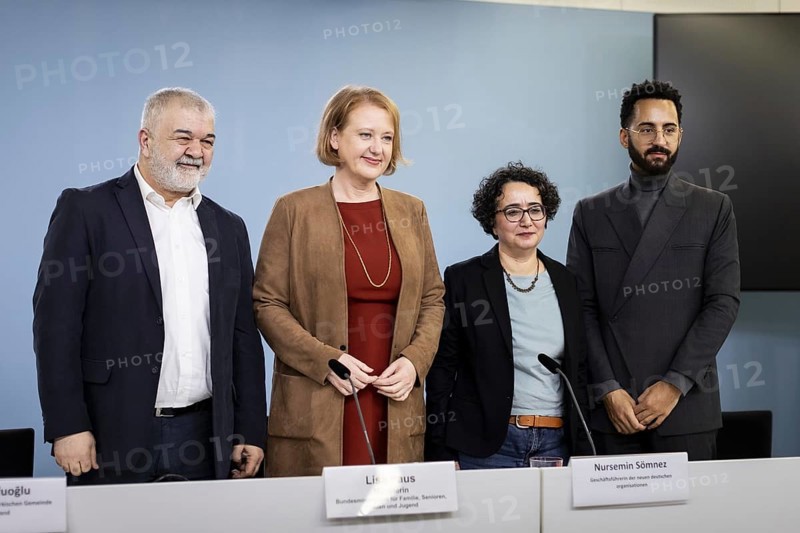 (from left to right) Gökay Sofuoglu, Federal Chairman of the Turkish Community in Germany, Lisa Paus (Bündnis 90/Die Grünen), Federal Minister for Family Affairs, Senior Citizens, Women and Youth, Nursemin Soemnez, Managing Director of the new German organisations, and Angelo Camufingo, Co-Project Manager of the Anti-Black Racism Competence Network at Each One Teach One, photographed at a press conference on Engagiert gegen Menschenfeindlichkeit at the BMFSFJ in Berlin, 15.02.2024. Photographed on behalf of the Federal Ministry for Family Affairs