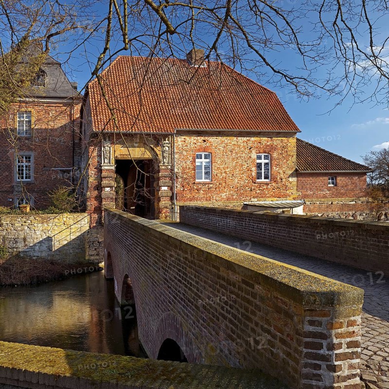 Haus Geist moated castle, the oldest building in the Münsterland in the Lippe Renaissance style, Oelde, North Rhine-Westphalia, Germany, Europe