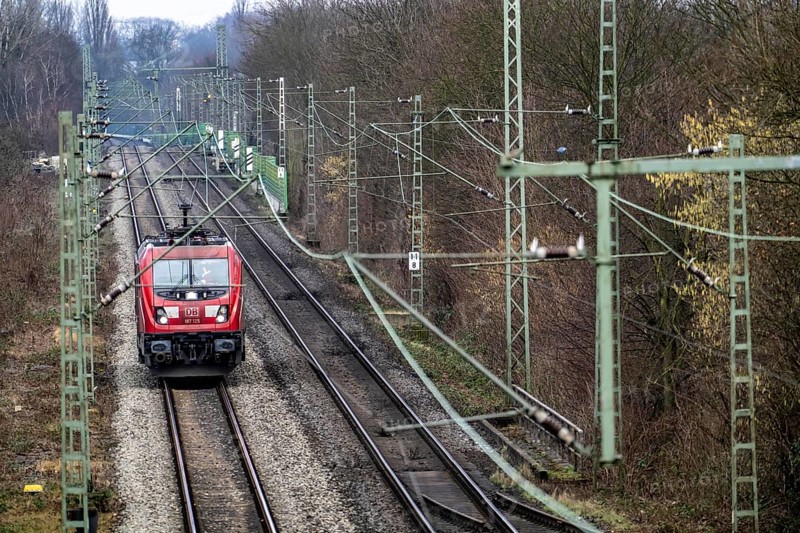 Emschertalbahn, railway line for freight transport, freight train, near Essen, North Rhine-Westphalia, Germany, Europe