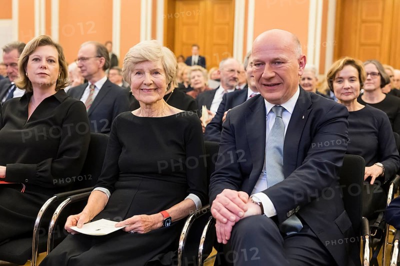 Friede Springer and Kai Wegner (Governing Mayor of Berlin) in front of the awarding of honorary citizenship to Friede Springer in the Rotes Rathaus, Berlin, 26 February 2025