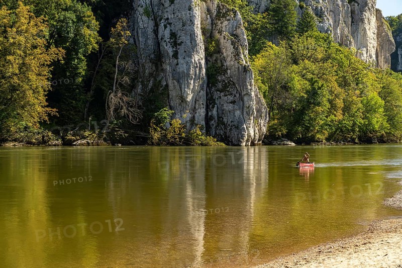 Canoeing on the Danube at the Weltenburger Enge, Danube gorge near Weltenburg, Bavaria, Germany, Europe