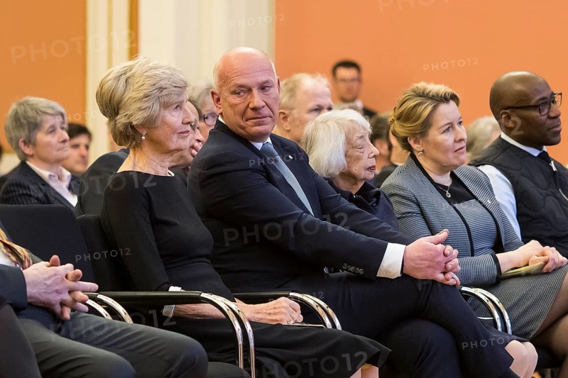 Friede Springer, Kai Wegner (Governing Mayor of Berlin), Margot Friedländer (Holocaust survivor), Franziska Giffey (Senator for Economics, Energy and Public Enterprises) and Joe Chialo (Berlin Senator for Culture and Social Cohesion) at the award ceremony for Friede Springer at Rotes Rathaus, Berlin, 26 February 2025