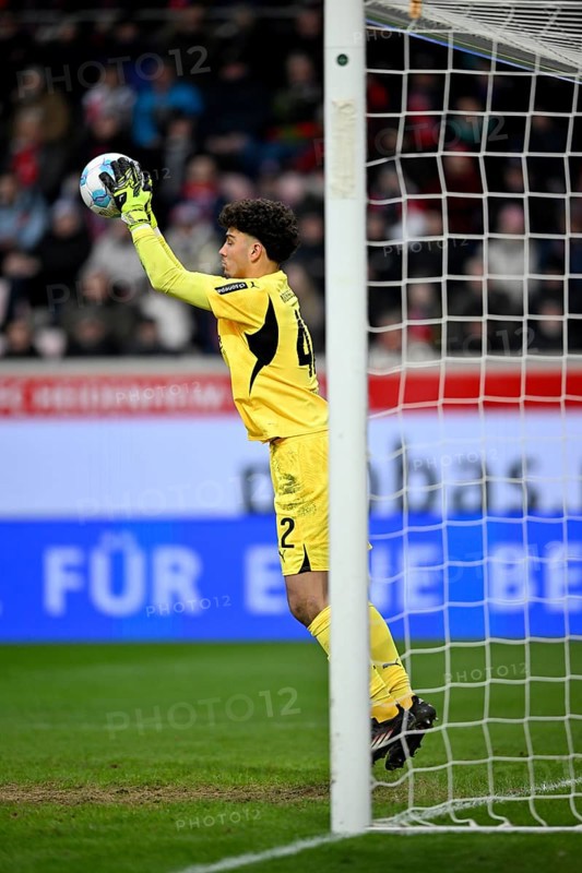 Goalkeeper Tiago Pereira Cardoso Borussia Mönchengladbach BMG (42) Action on the ball Voith-Arena, Heidenheim, Baden-Württemberg, Germany, Europe