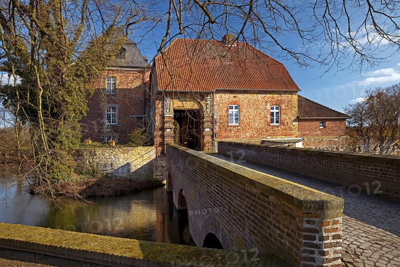 Haus Geist moated castle, the oldest building in the Münsterland in the Lippe Renaissance style, Oelde, North Rhine-Westphalia, Germany, Europe