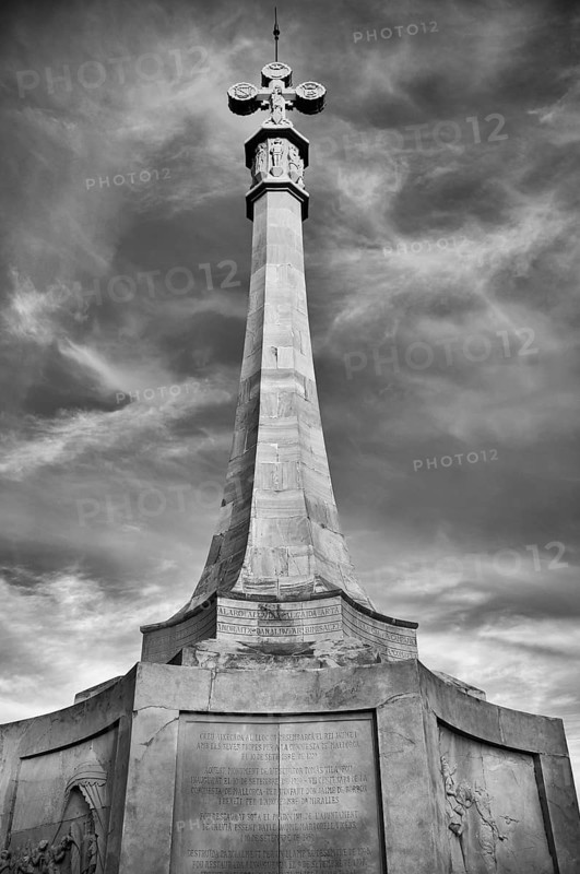 Cross, Cruz del Descubrimiento, Santa Ponça, Calvià, black and white, Majorca, Balearic Islands, Balearic Islands, Spain, Europe