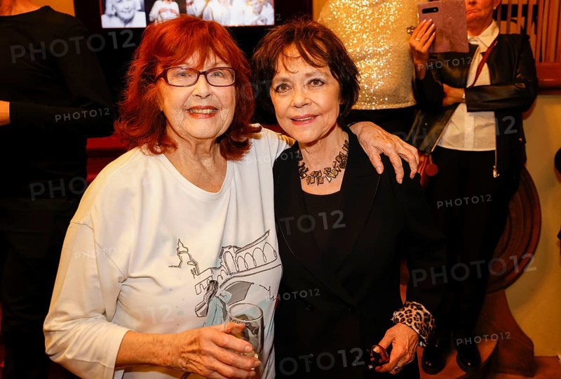 Brigitte Grothum and Simone Rethel at the premiere ofOma Trick with Brigitte Grothum and Johannis Hallervorden 26.02.25 at the palace gardens Theatre. Brigitte Grothum celebrates her 90th birthday here
