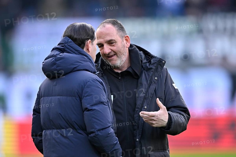 Coach Frank Schmidt 1. FC Heidenheim 1846 FCH in conversation with coach Gerardo Seoane Borussia Mönchengladbach BMG Voith-Arena, Heidenheim, Baden-Württemberg, Germany, Europe