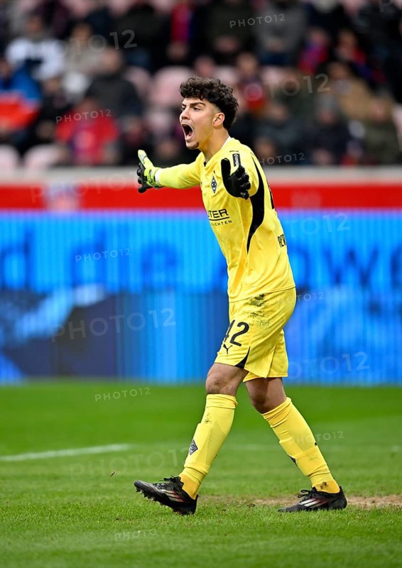 Goalkeeper Tiago Pereira Cardoso Borussia Mönchengladbach BMG (42) Gesture Gesture Voith-Arena, Heidenheim, Baden-Württemberg, Germany, Europe