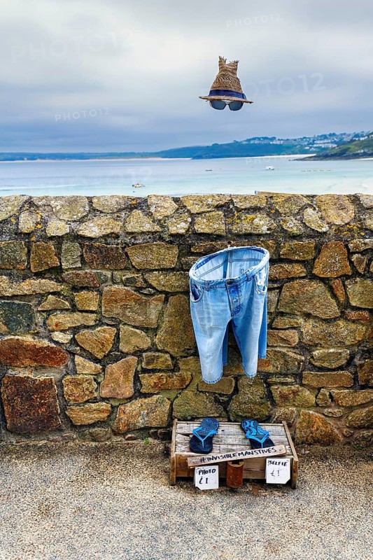 Flying sun hat, straw hat with sunglasses, shorts, flip-flops, invisible man, selfie, street performer, funny performance, symbolic image, St. Ives, England, Great Britain