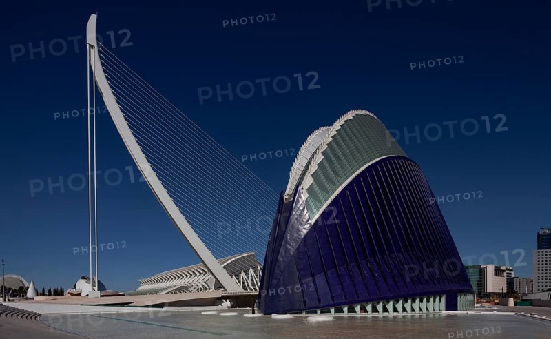 City of Arts and Sciences (cat./val. Ciutat de les Arts i de les Ciències), El Ágora, on the left PUENTE DE AZUD DE ORO behind it MUSEO DE LAS CIENCIAS
