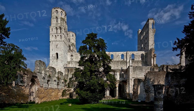 Begun in 1040, destroyed from 1562, view from the south, former guest house on the left, St., Sankt, Saint