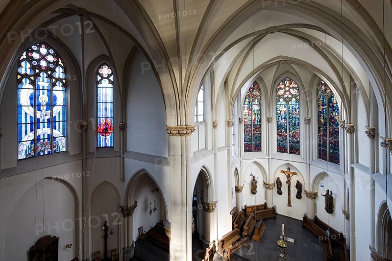 Choir and south transept with windows by Anna Schneider-Lang and Paul Weigmann, St., Sankt, Saint