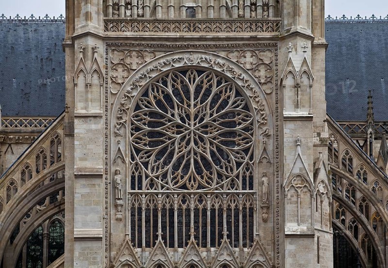 Construction began in 1220, gable of the south transept, upper part with rose window, St., Sankt, Saint