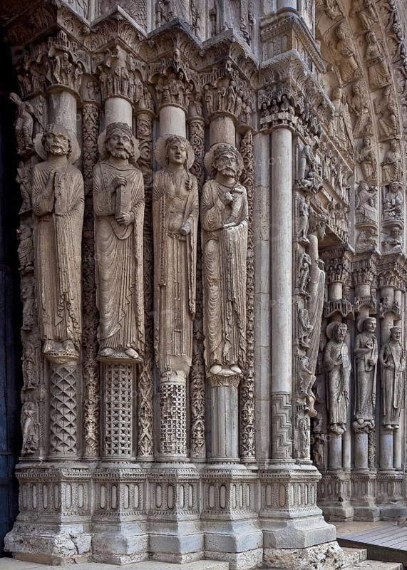 1195-1260 Main construction period, west façade, royal portals 1145-70 with biblical kings, queens, prophets and others as mural figures, St., Sankt, Saint