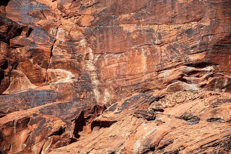Rock carvings of the Nuwu and Southern Paiute, petroglyphs, Mouse's Tank, Valley of Fire State Park, Nevada, USA, North America
