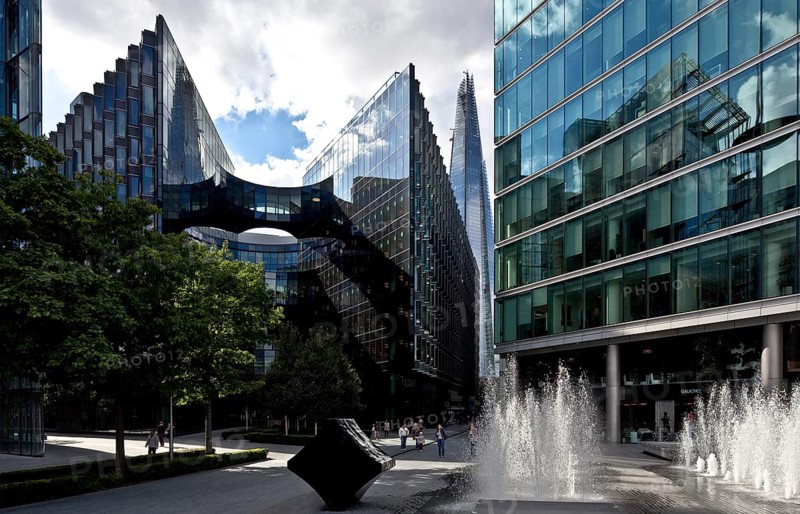MORE LONDON Office and commercial buildings west of CITY HALL