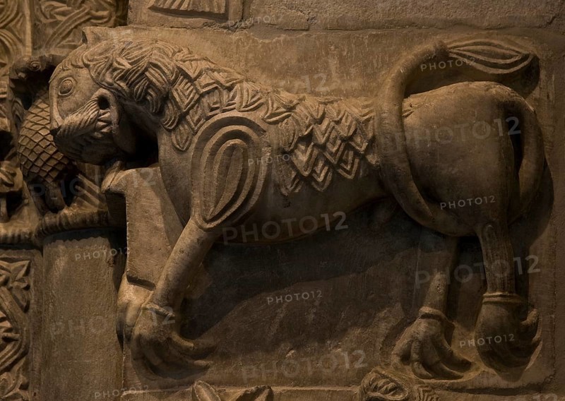 Italy S-Tyrol Dorf Tyrol Castle Tyrol Chapel portal. Lion