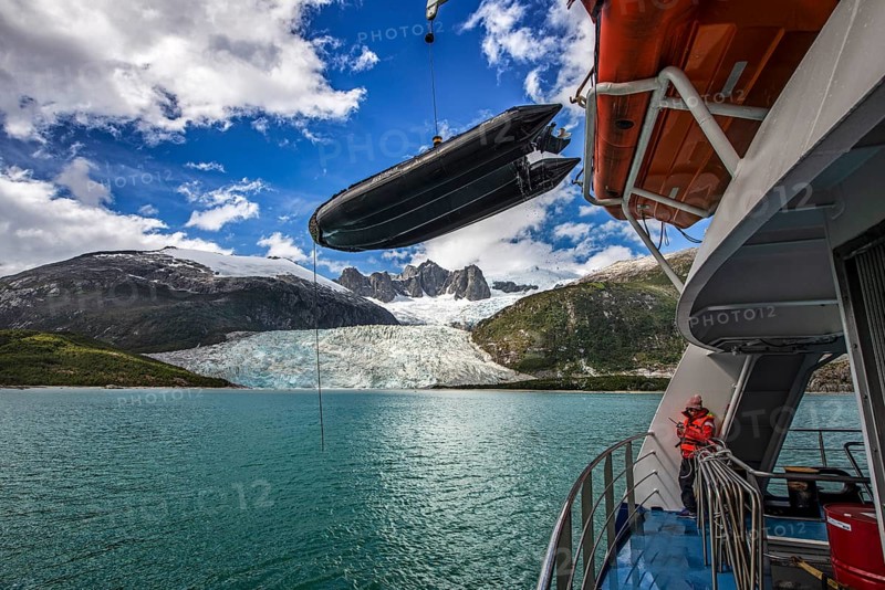 Excursion by Zodiac from the cruise ship Ventus Australis to the Porter Glacier, Cordillera Darwin, north-east extension of the Beagle Channel, Tierra del Fuego, Tierra del Fuego, Patagonia, Chile, South America