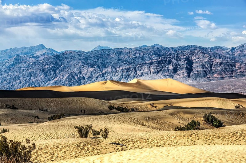 Hiker in the Mesquite Dunes, Death Valley National Park, California, USA, North America