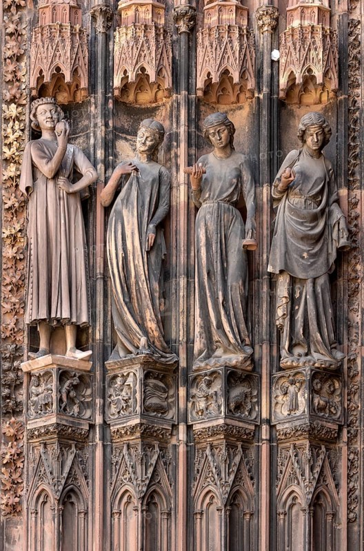 Strasbourg Cathedral, Cathédrale Notre-Dame de Strasbourg, south west portal, wall figures: foolish virgins and prince of the world