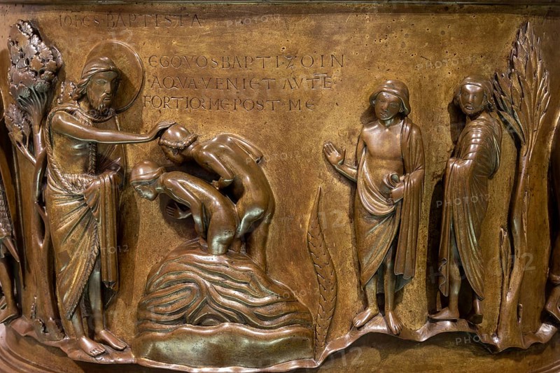 Liège, Liege, St Barthélemy (Sint-Bartolomeüskerk, Sankt Bartholomäus), baptismal font by Reiner von Huy, bronze, ca. 1107-1125