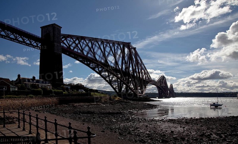 Railway bridge (cantilever bridge based on the Tanner girder principle), completed in 1890, engineers Sir John Fowler and Benjamin Baker