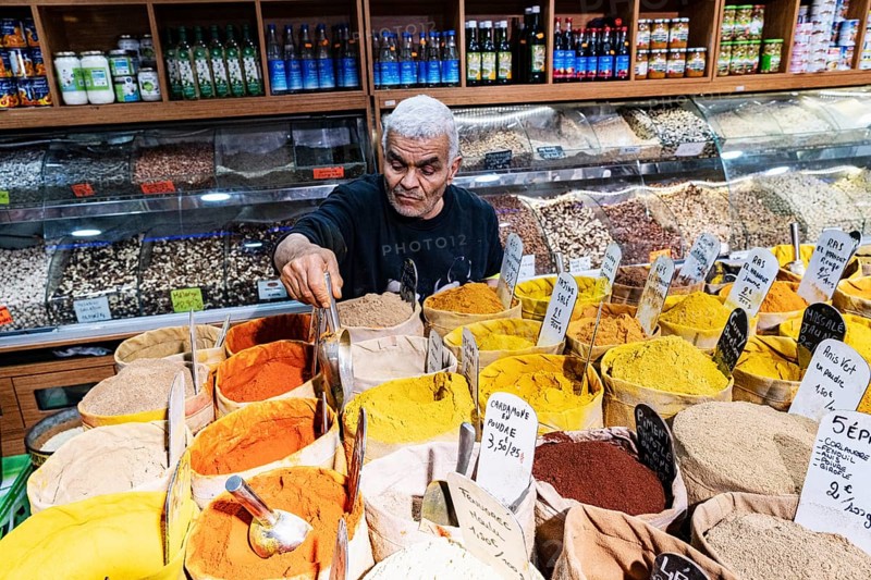 Seller, spices, shop, oriental spice trade in Noailles, Marseille, France, Europe