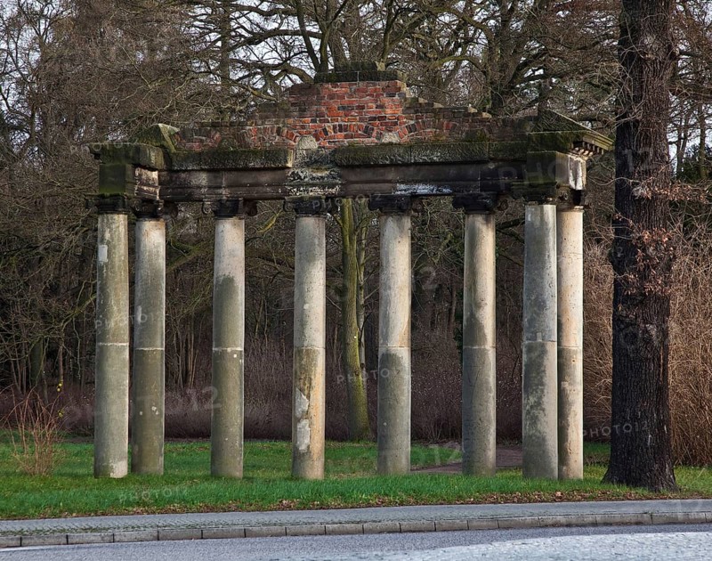 Dessau Roman ruins so-called SEVEN COLUMNS 73269 eight-column temple façade 1782-86 scaled-down replica of the ruins of the Roman Concordia temple