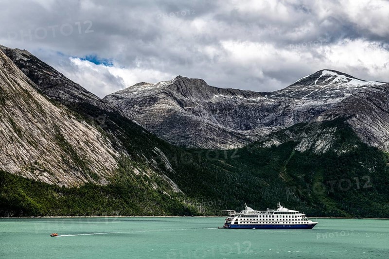 Excursion by Zodiac from the cruise ship Ventus Australis to the Pia Glacier, Cordillera Darwin, north-east foothills of the Beagle Channel, Tierra del Fuego, Tierra del Fuego, Patagonia, Chile, South America