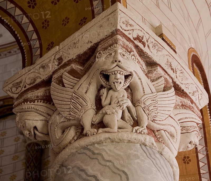 Capital of a column in the ambulatory, mythical creature and sinner, St., Sankt, Saint