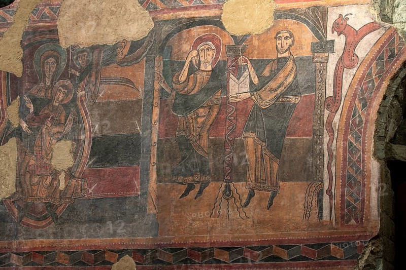 Taüll, Santa Maria, south aisle with copies of the original wall paintings