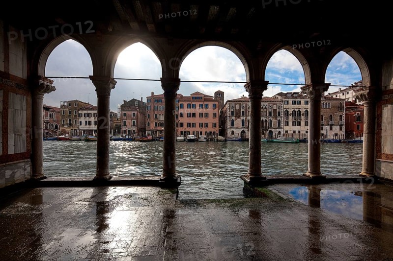 Venice, Ca'd'Oro, palazzo on the Grand Canal, built 1421-42 by Bartolomeo Bon, loggia on the ground floor