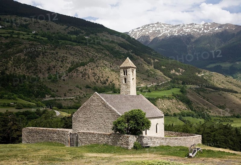 Italy S-Tyrol Tartsch St Veit on the Tartscher Bühel v SW. On the Bühel there is a Romanesque church from the 11th century, which is dedicated to St Vitus. Inside you will find interesting wall paintings. Vinschgau, St., Saint, Saint