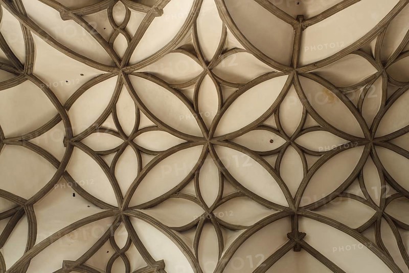 Curved ribbed vault in the choir, St., Sankt, Saint