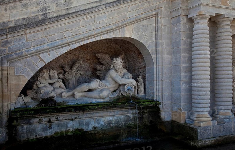 Chantilly, Chateau-de-Chantilly, château park, grotto with water-dispensing reclining figure under the grand staircase