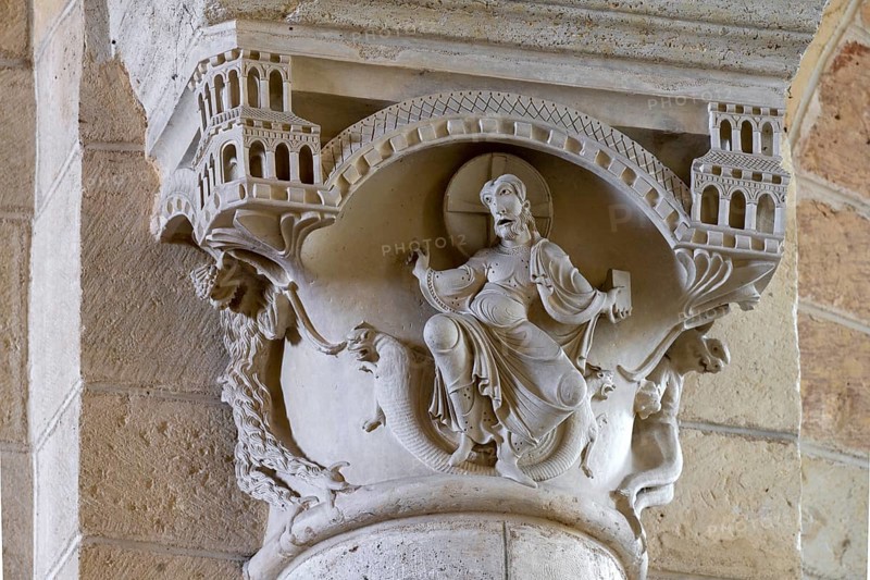 Plaimpied-Givaudins, Church of Saint-Martin from 1080, capital with the Temptation of Christ, Master of Plaimpied