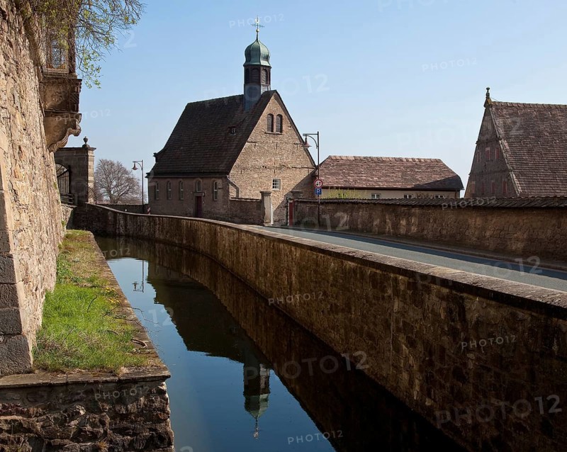 Hämelschenburg b Hameln Castle of the Klencke family 75108 Castle church 1563 View from south-west front Moat on the south wing of the castle