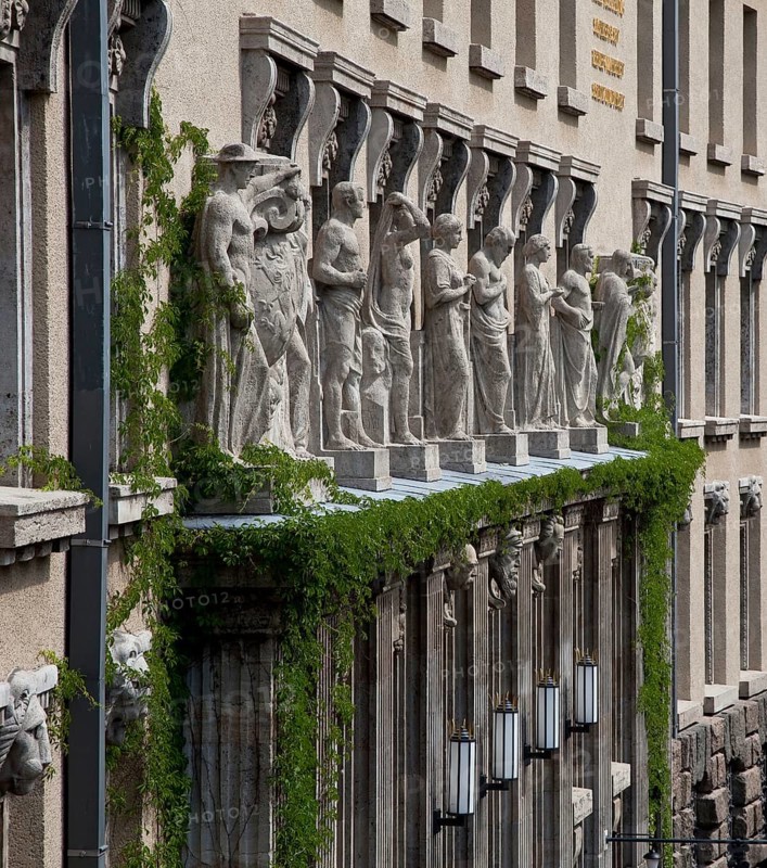 Founding building erected 1914-1916 by Oskar Pusch and Carl Julius Bär as DEUTSCHE BÜCHEREI, symbolic figures by Adolf Lehnert and Felix Pfeifer