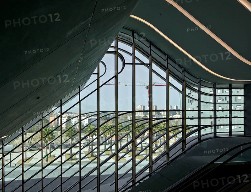 Montpellier, multi-purpose building PIERRESVIVES, built 2006-2012 by Zaha Hadid, Vestibühl, upper floor