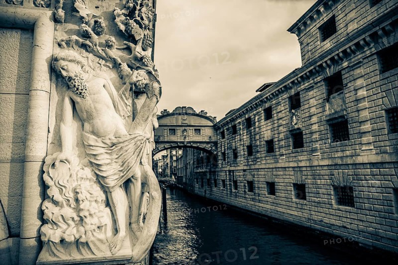Stone sculpture of an ancient deity, Bridge of Sighs or Ponte dei Sospiri at the Doge's Palace over the Rio di Palazzo, Venice, Veneto, Italy, Europe