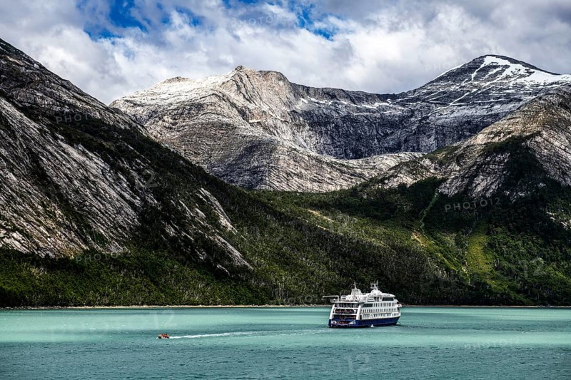 Excursion by Zodiac from the cruise ship Ventus Australis to the Pia Glacier, Cordillera Darwin, north-east foothills of the Beagle Channel, Tierra del Fuego, Tierra del Fuego, Patagonia, Chile, South America