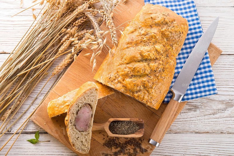 Pork fillet in the brown bread