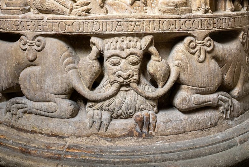 Freckenhorst, Collegiate Church of St Boniface, Romanesque baptismal font, 1st half of the 12th century, lions