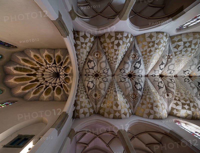 Neuss, Dreikönigenkirche (Church of the Three Kings), built 1909-1911 by Eduard Endler, altar and vaulted ceiling by Dominikus Böhm, vaults in the choir and nave