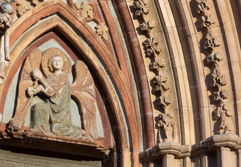 West portal, tympanum with angel, St., Sankt, Saint