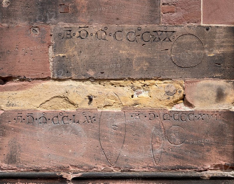 Freiburg im Breisgau, Cathedral of Our Lady, west portal on the market square: wrapped medieval measure of bread (four different loaves and the dates 1270, 1317 and 1320)
