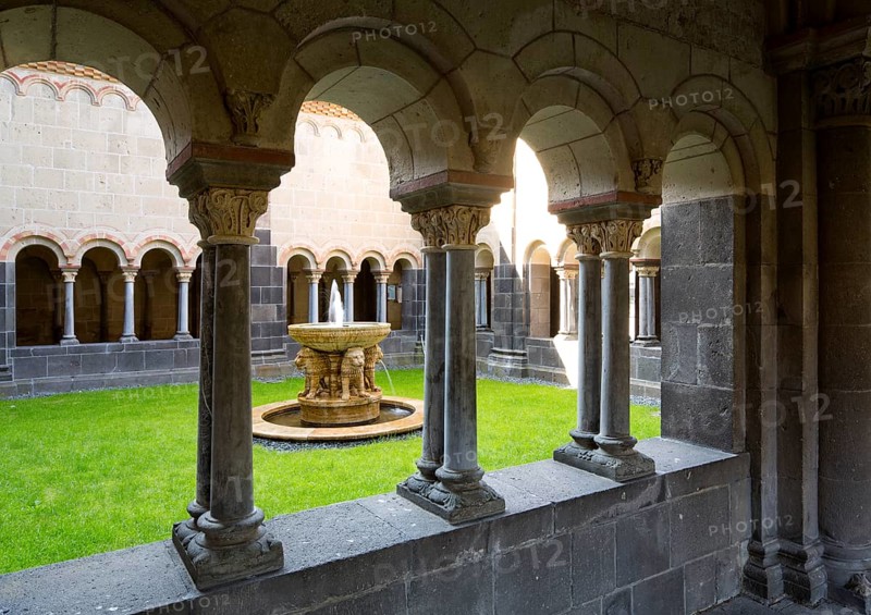 Paradise with lion fountain, St., Saint, Saint