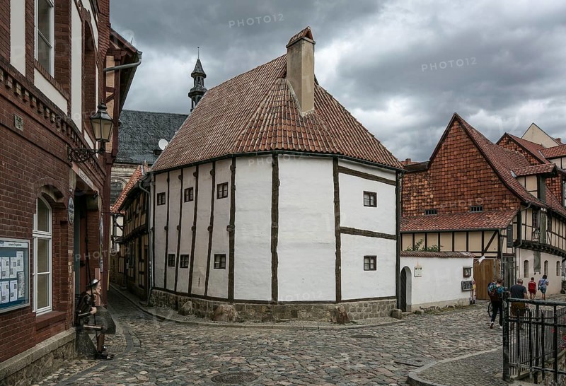 Quedlinburg House Wordgasse 3 9354 so-called high-post building built around 1346 as a residential house today half-timbered museum