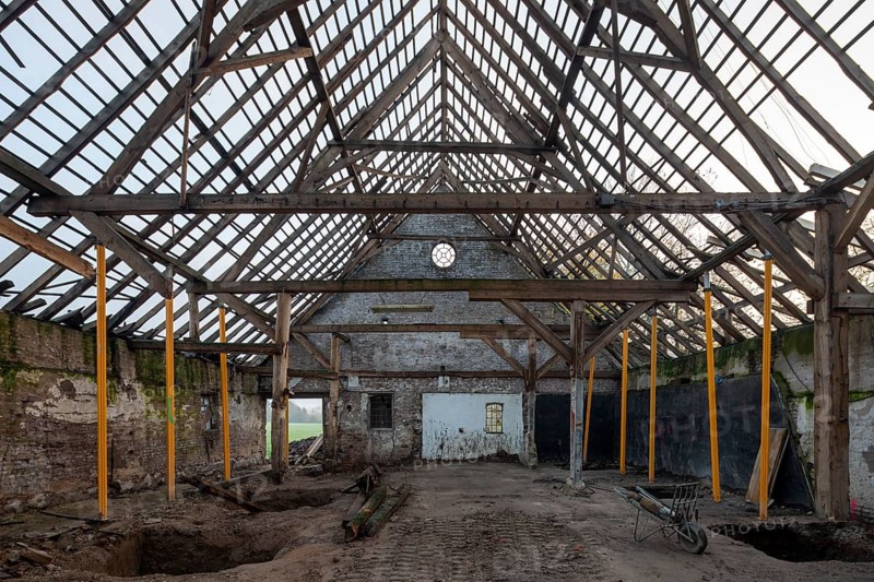 Kranenburg, Zelem Castle, barn, restoration of the historic beam construction
